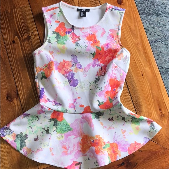 H&M Tops - Peplum floral top